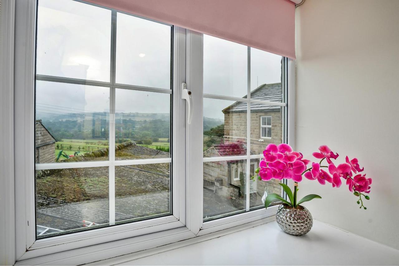 Finest Retreats - Cloggers Cottage Darley Extérieur photo