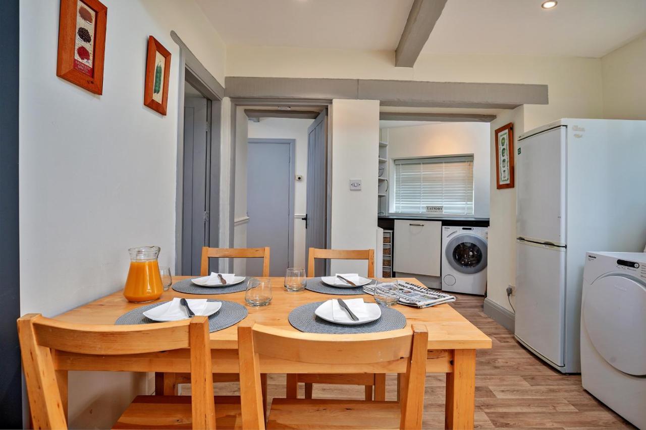 Finest Retreats - Cloggers Cottage Darley Extérieur photo